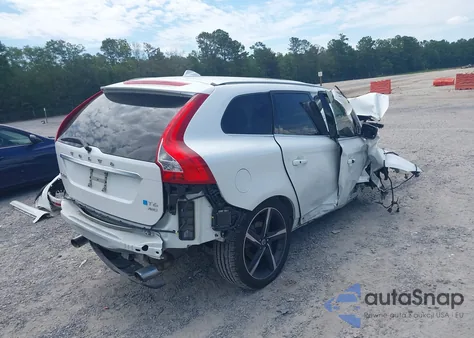 2015 Volvo Xc60 T6 R-Design Platinum из США, поврежденный, VIN YV4902RSXF2665313